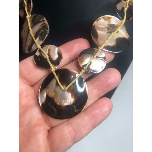 996 Shell pendant Iridescent boho Surfer Beach  necklace 20" - Picture 1 of 3